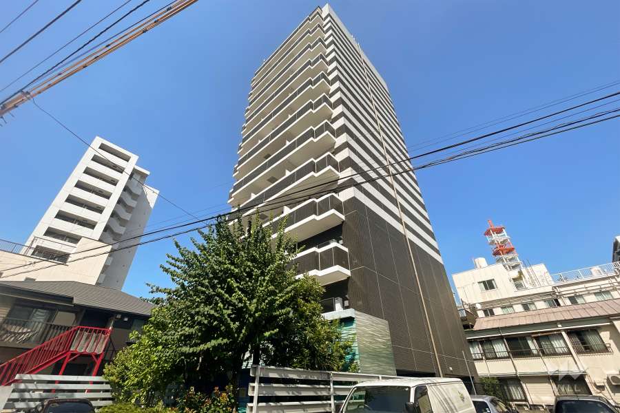 リファイズエクスクルーシブの外観（南西側から）