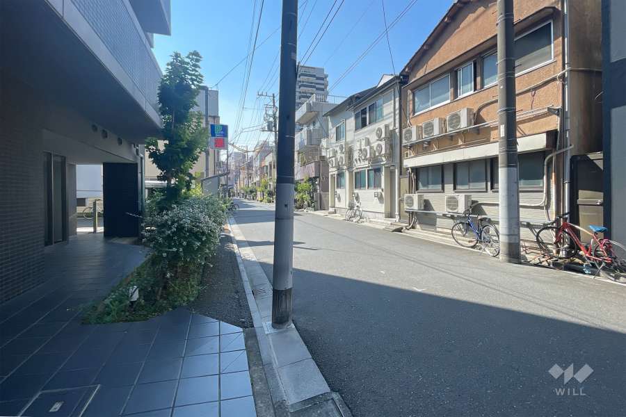 敷地北側の前面道路