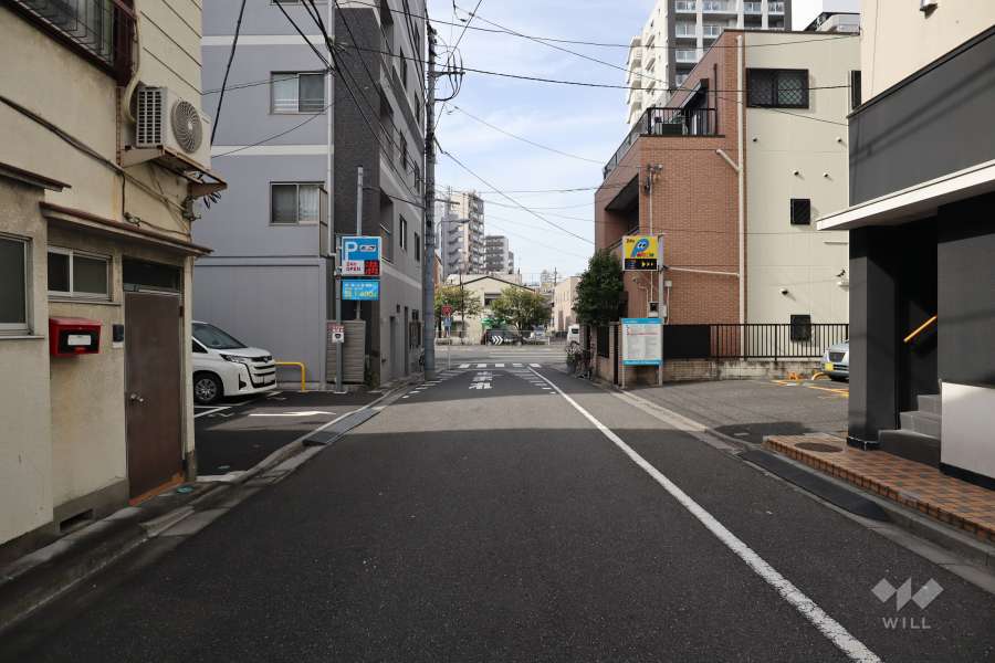 敷地北側の前面道路(東側から)