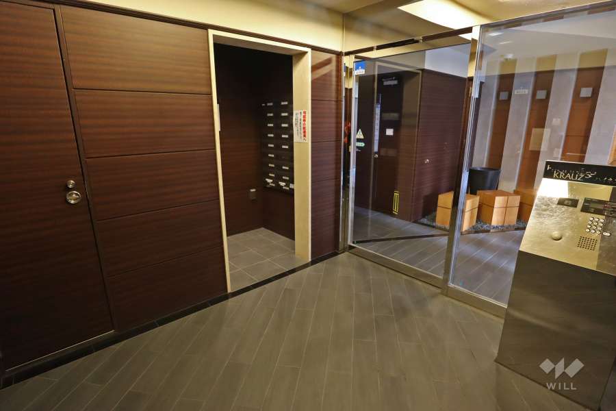 エントランスはオートロック付きです。