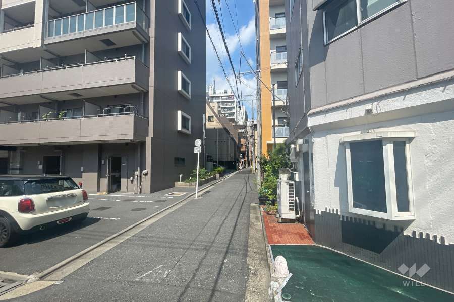 敷地東側の前面道路