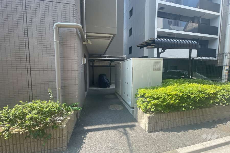 バイク置場の出入り口　