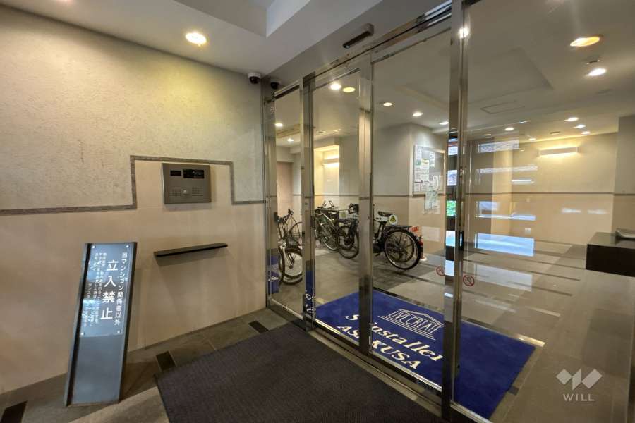 エントランスはオートロック付きです。