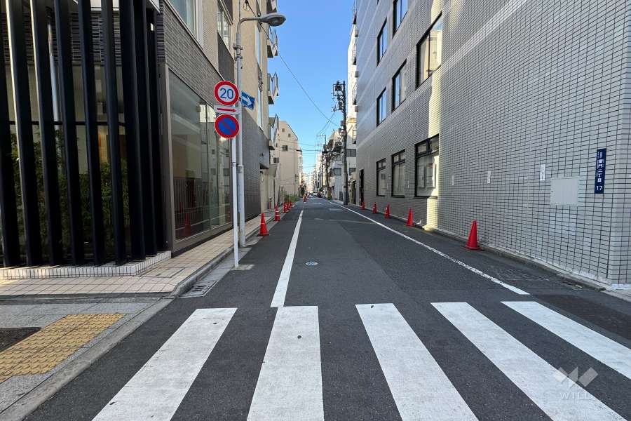 敷地北側の前面道路