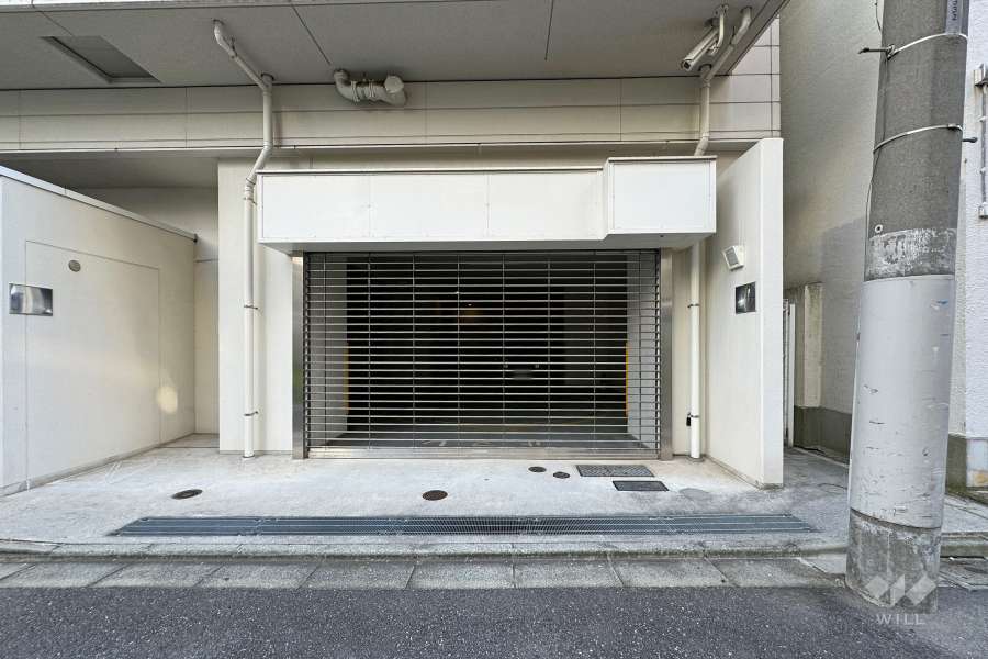 駐車場の出入り口（リングシャッター付き）