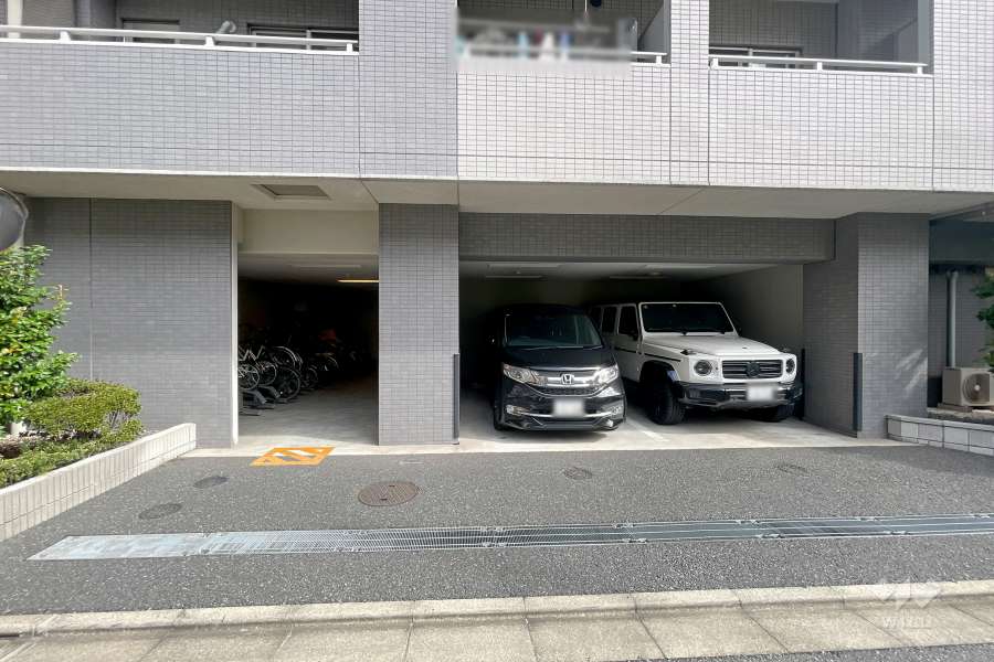 敷地内駐車場（屋内平面式）・駐輪場