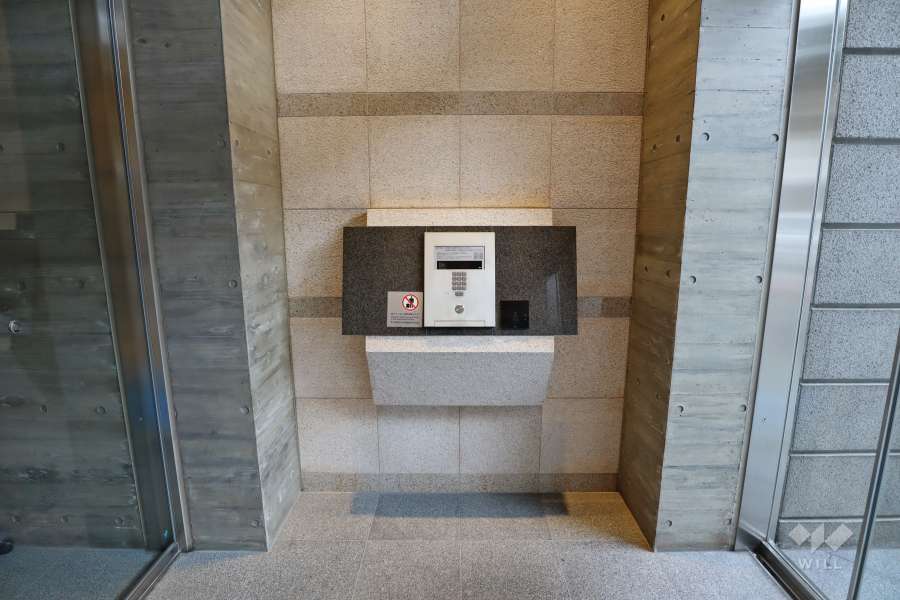 エントランスはオートロック付きです。