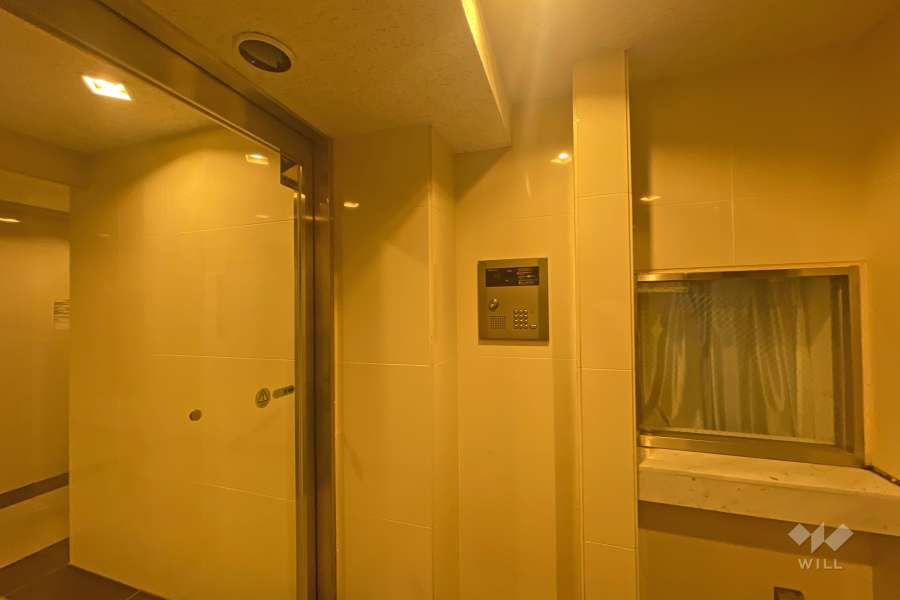 エントランスはオートロック付きです。