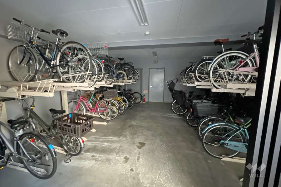 屋内に設けられた駐輪場