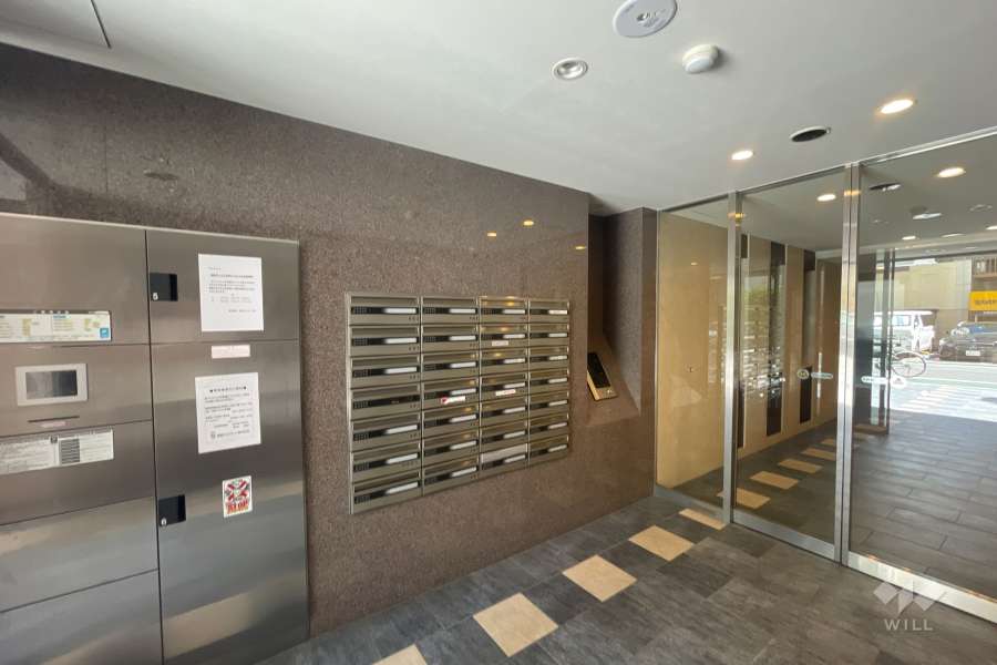 エントランスはオートロック付きです。