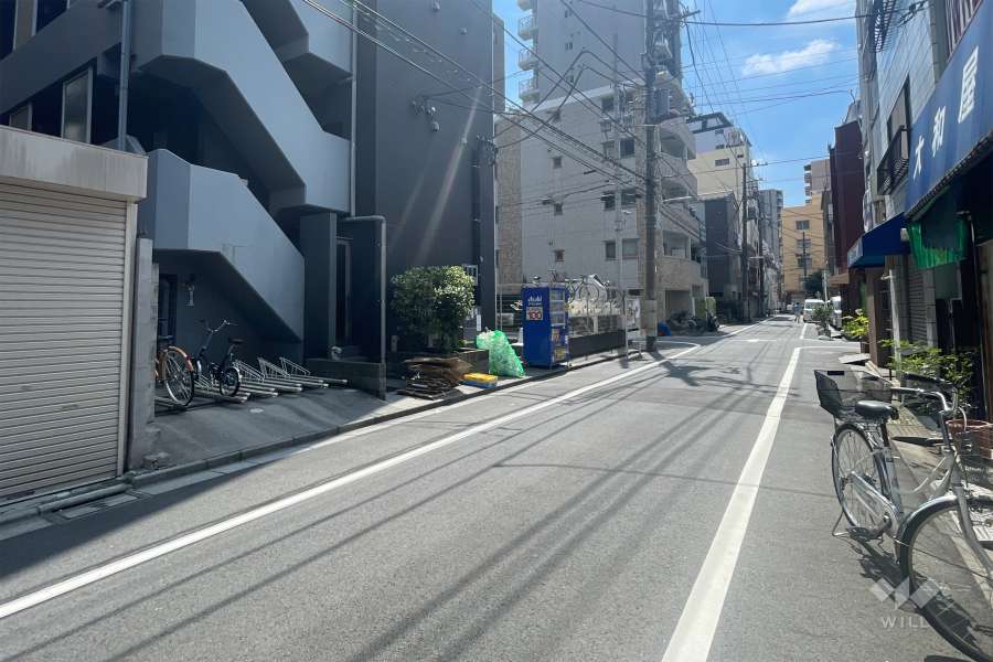 敷地の西側前面道路（北側から）