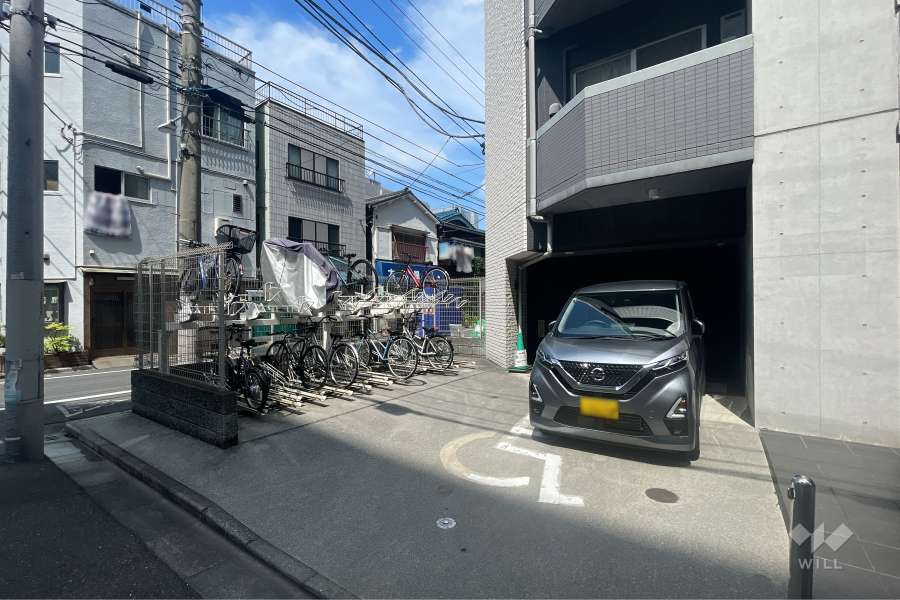 敷地内駐車場（屋外平面式）と駐輪場
