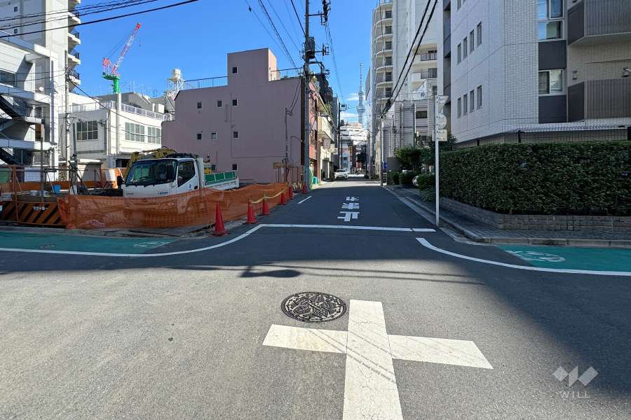 敷地北側の前面道路