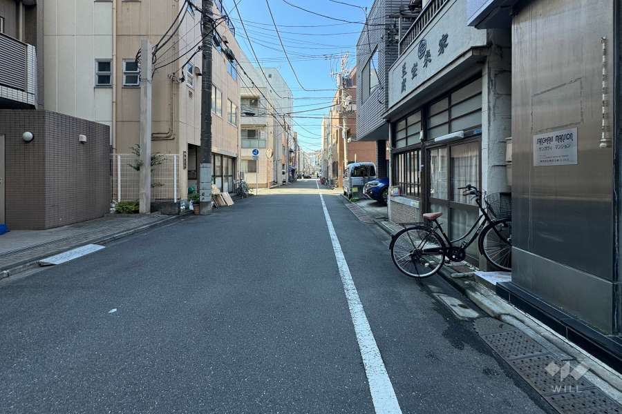 敷地北側の前面道路