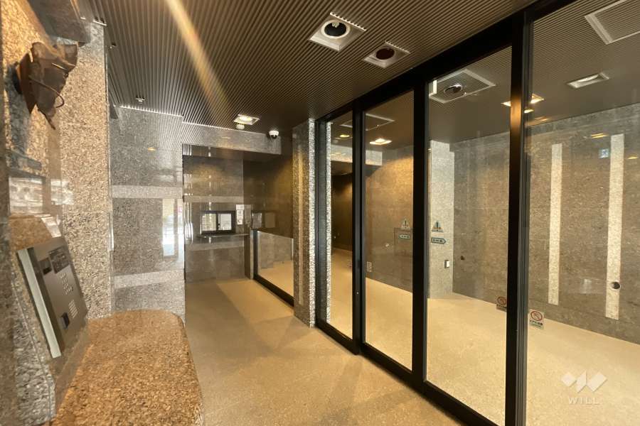 エントランスはオートロック付きです。