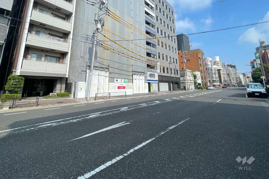 敷地の東側前面道路（南側から）