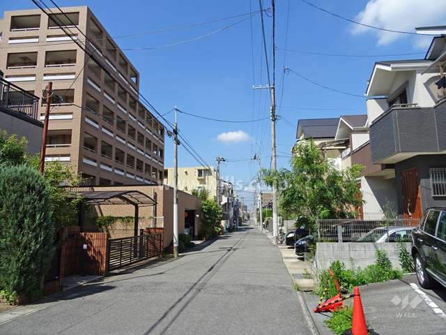 敷地北側の前面道路