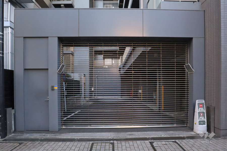 駐車場の出入り口（リングシャッター付き）