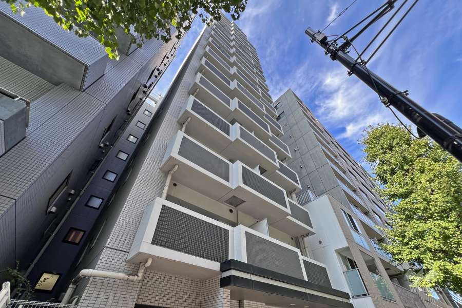 フィース蔵前の外観（南側から）