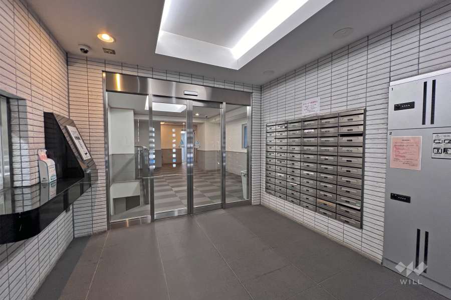 エントランスはオートロック付きです。