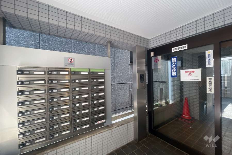 エントランスはオートロック付きです。