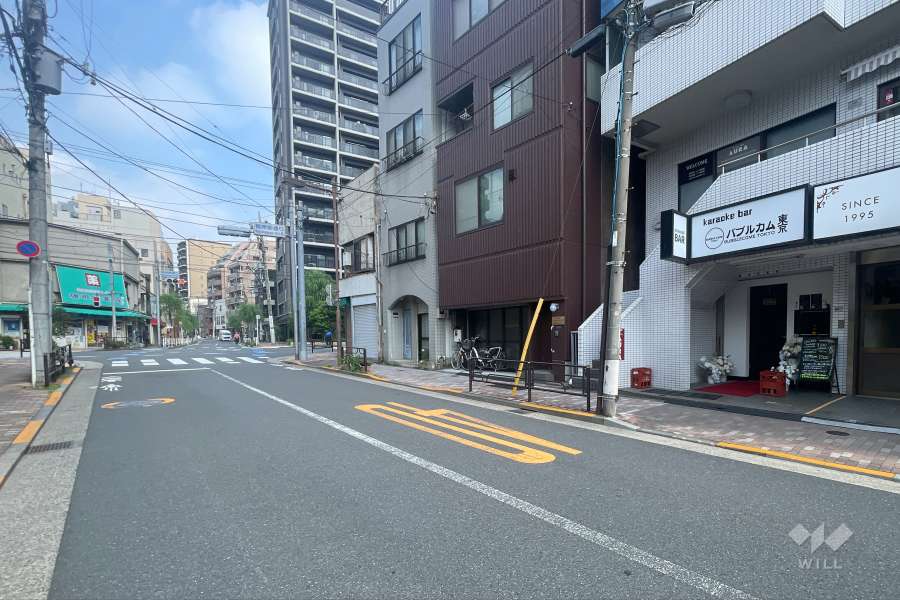 敷地の西側前面道路（南側から）