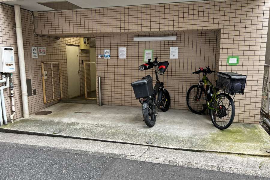 駐輪場とバイク置場