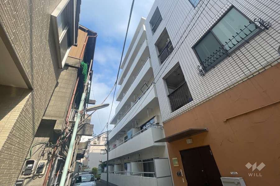 グランドール根岸の外観（南西側から）