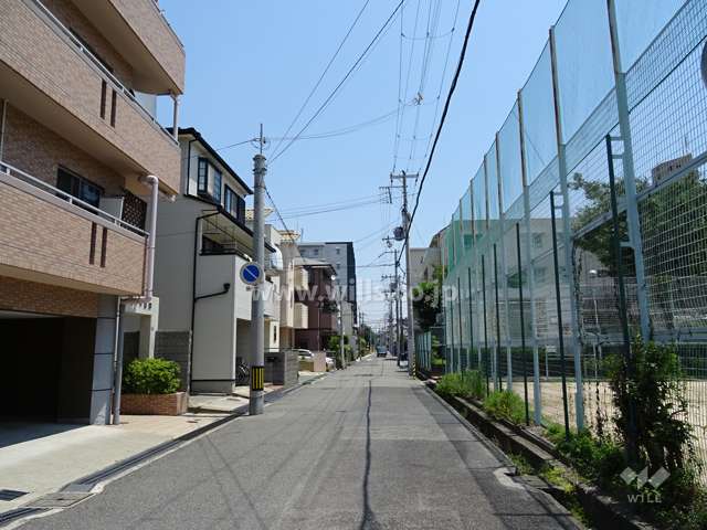 敷地南側の前面道路