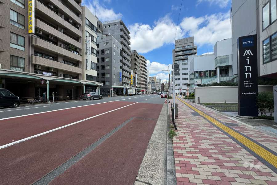敷地の東側前面道路（南側から）