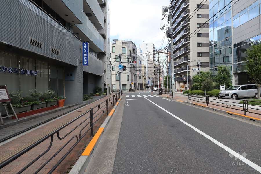 敷地東側の前面道路-(南側から)