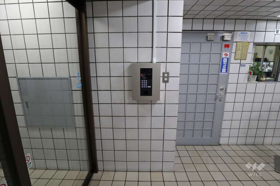 エントランスはオートロック付きです。