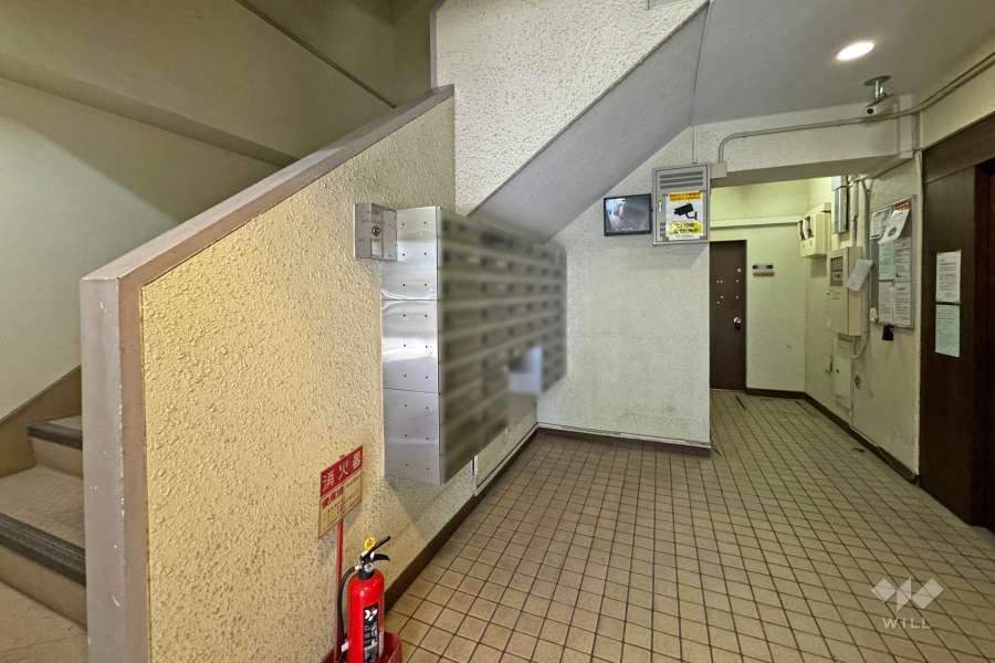 住戸への入り口（共用ポスト）