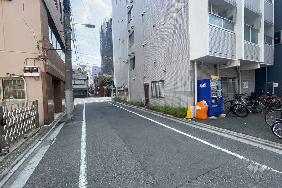敷地西側の前面道路　
