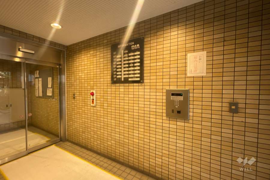 エントランスはオートロック付きです。