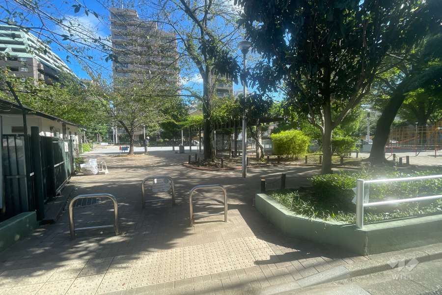 敷地に隣接した台東区立入谷南公園