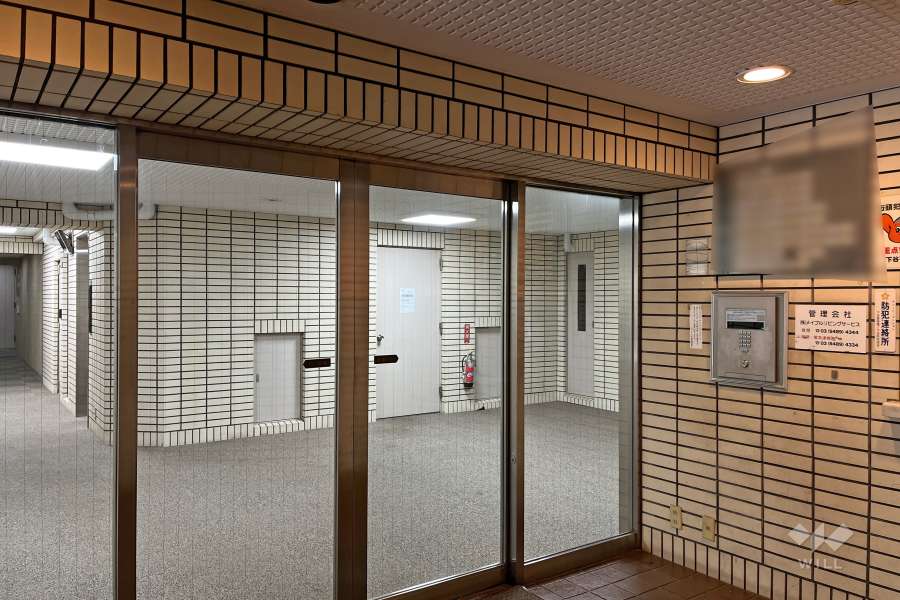 エントランスはオートロック付きです。