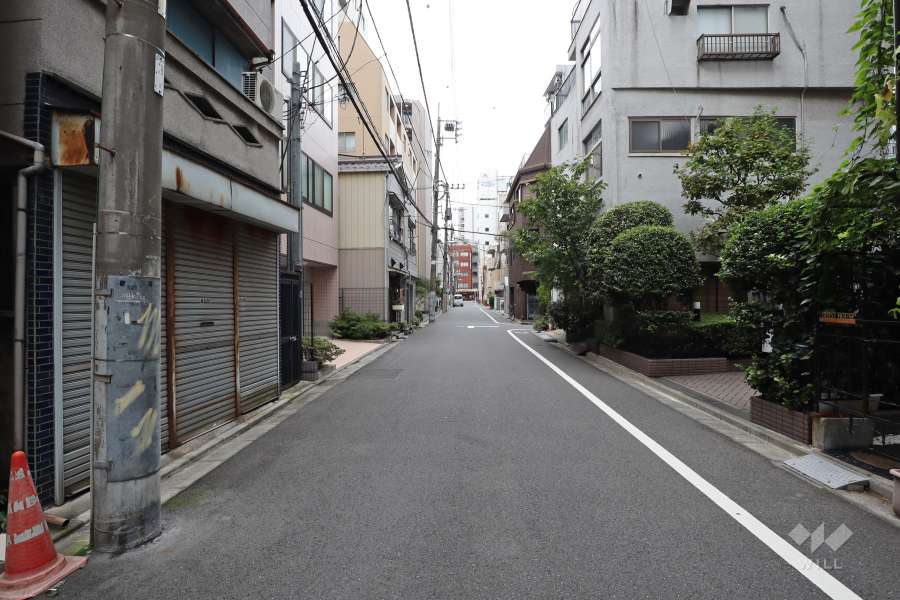 敷地南側の前面道路（東側から）