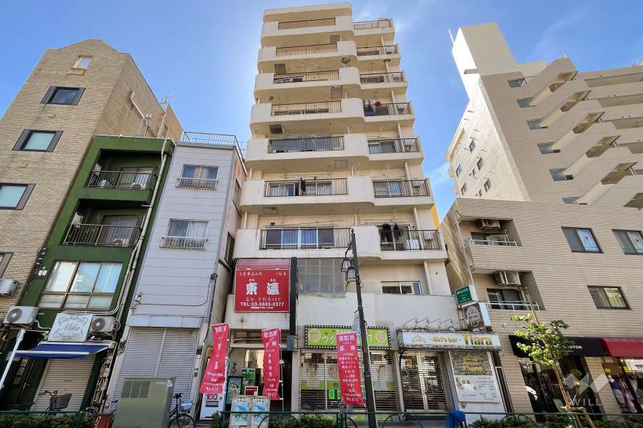 トーカンマンション鶯谷の外観（北側から）