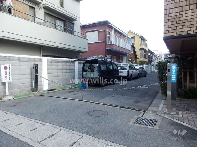 駐車場出入り口（ロボットゲート付き）