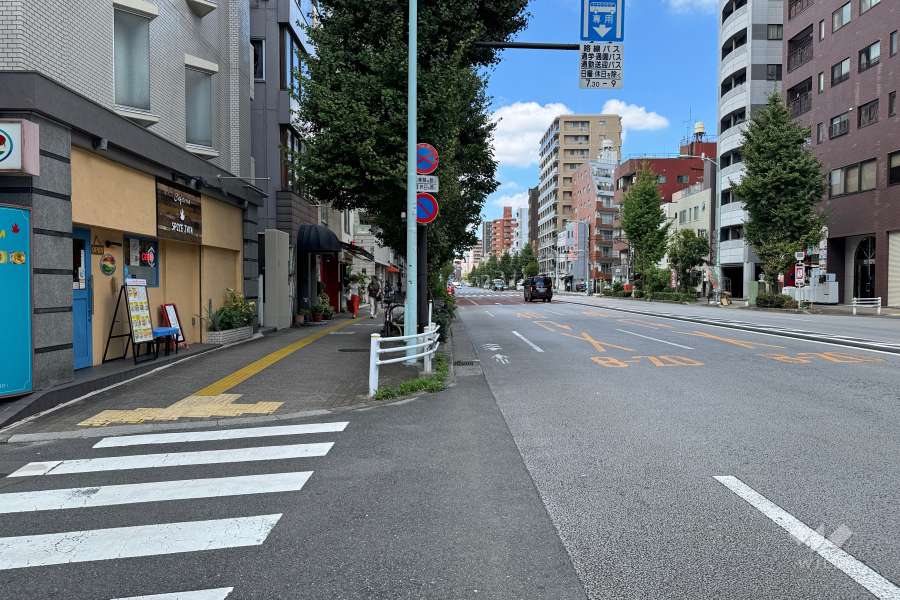 敷地北東側の前面道路　