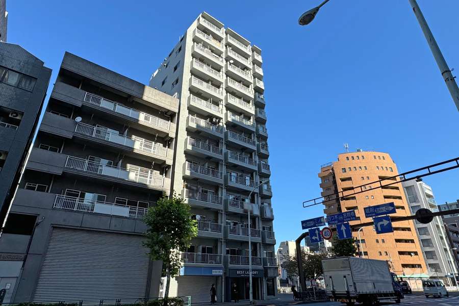 ペガサスマンション浅草の外観（南西側から）