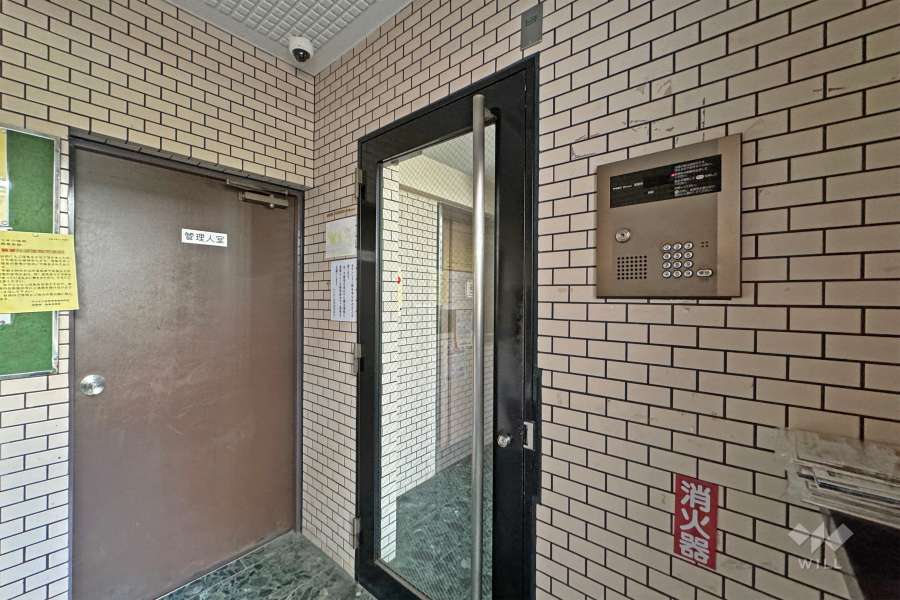 エントランスはオートロック付です。