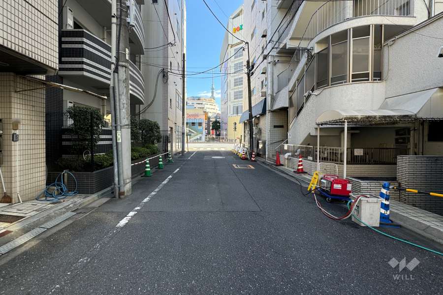 敷地北側の前面道路