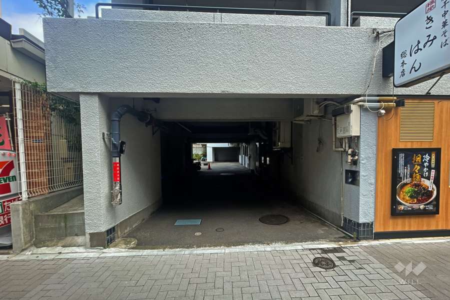 駐車場の出入り口