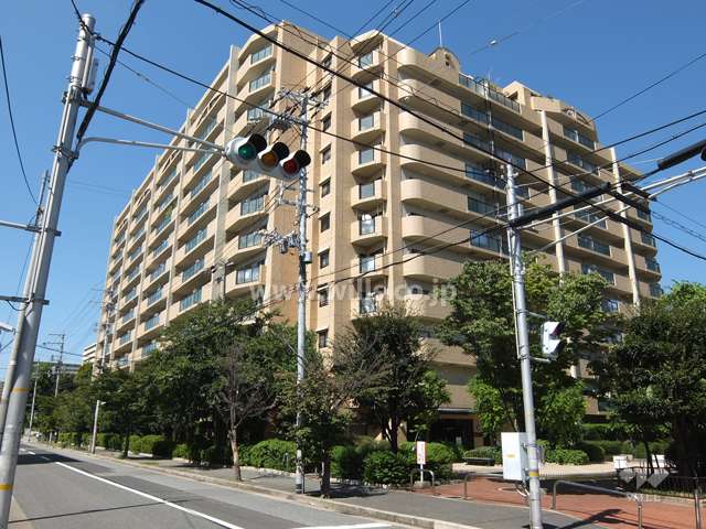 コスモ本山の外観（南東側から）