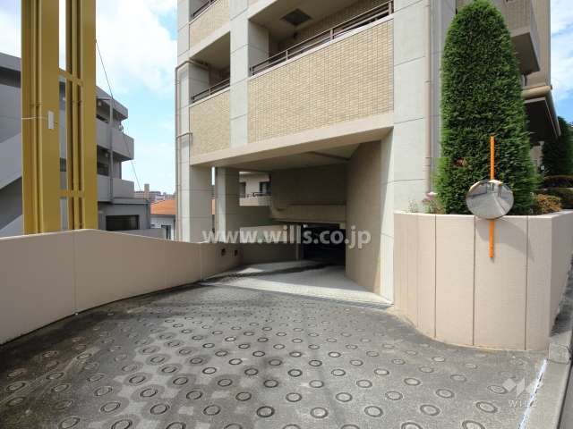 駐車場の出入り口