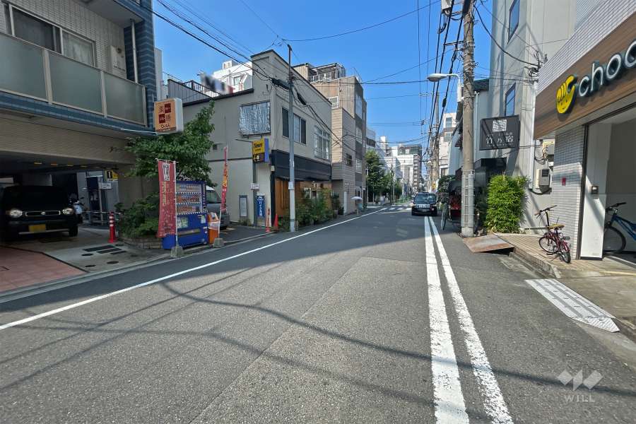 敷地南側の前面道路（東側から）
