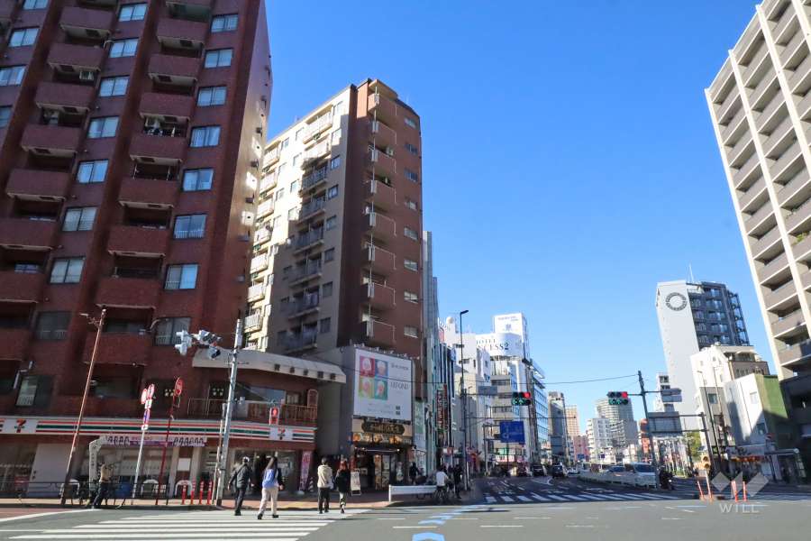 鶯谷日伸ハイツの外観（東側から）