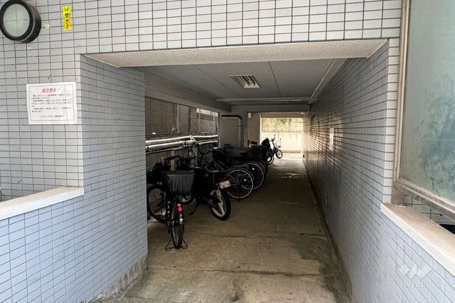 屋内に設けられた駐輪場